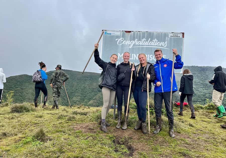 From Kigali: Bisoke Summit Trek, Crater Lake 1 Day Safari - The 40-minute drive to the Bisoke trailhead: scenery changes fast