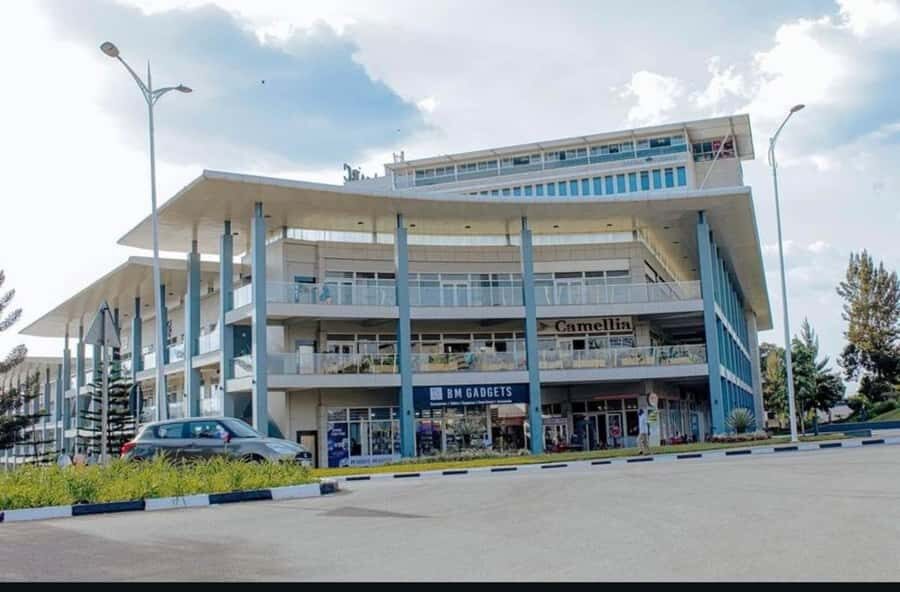 Kigali tour and Rwanda tour - Kimironko Market and artisan time: buying smarter, not just buying more